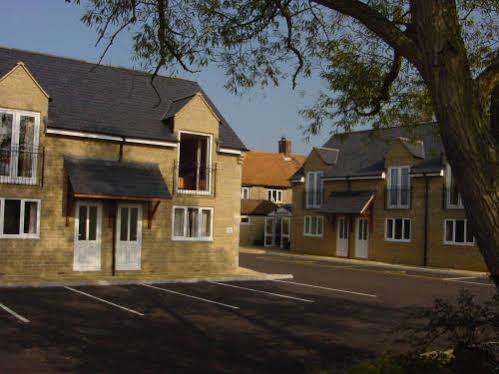 The Tally Ho Hotel - B&B Bicester Buitenkant foto
