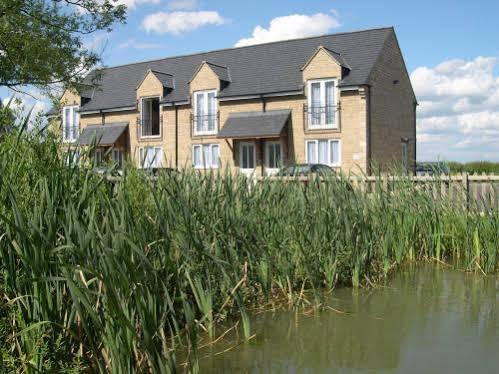 The Tally Ho Hotel - B&B Bicester Buitenkant foto