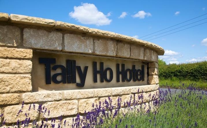 The Tally Ho Hotel - B&B Bicester Buitenkant foto