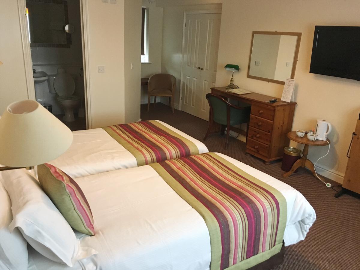 The Tally Ho Hotel - B&B Bicester Buitenkant foto