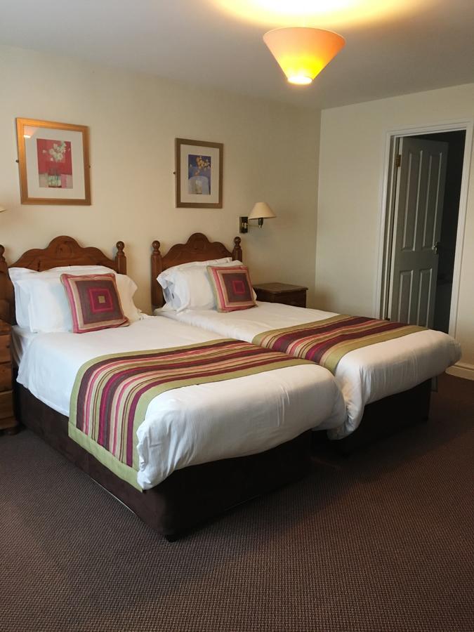 The Tally Ho Hotel - B&B Bicester Buitenkant foto