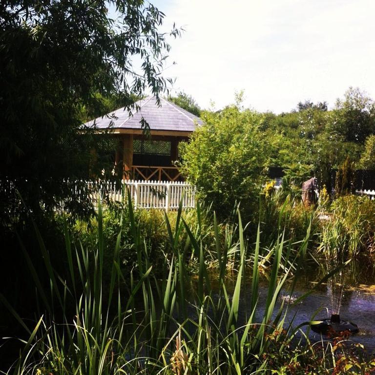 The Tally Ho Hotel - B&B Bicester Buitenkant foto