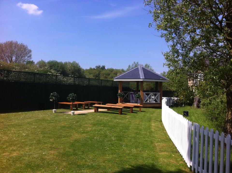 The Tally Ho Hotel - B&B Bicester Buitenkant foto