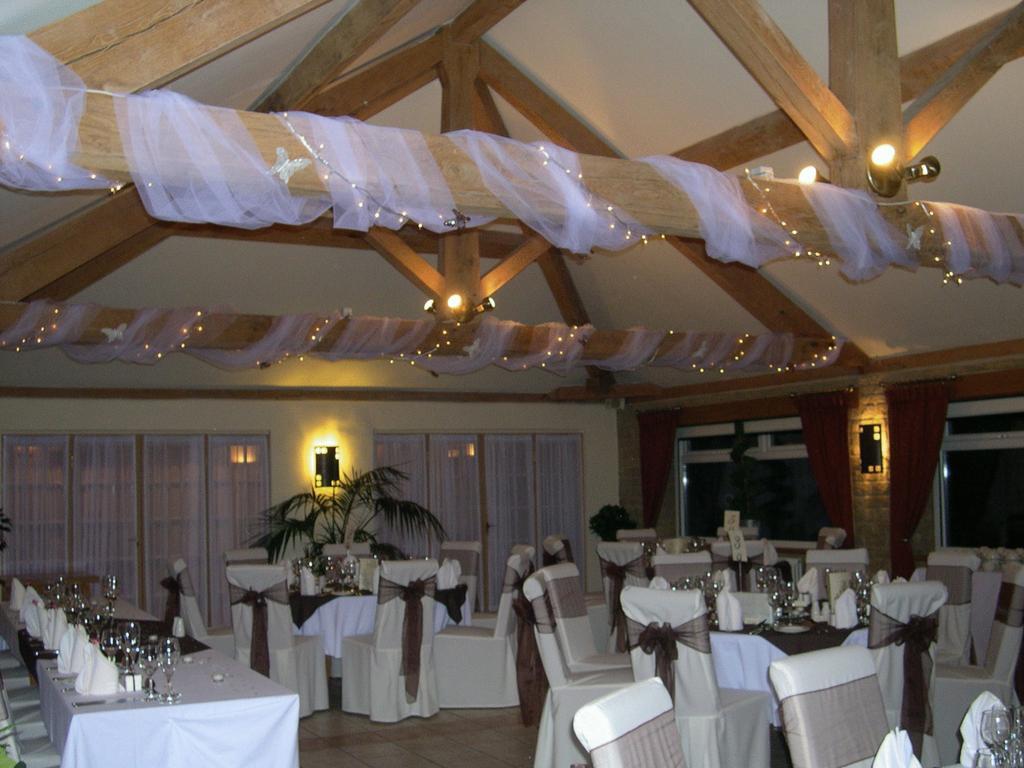 The Tally Ho Hotel - B&B Bicester Buitenkant foto